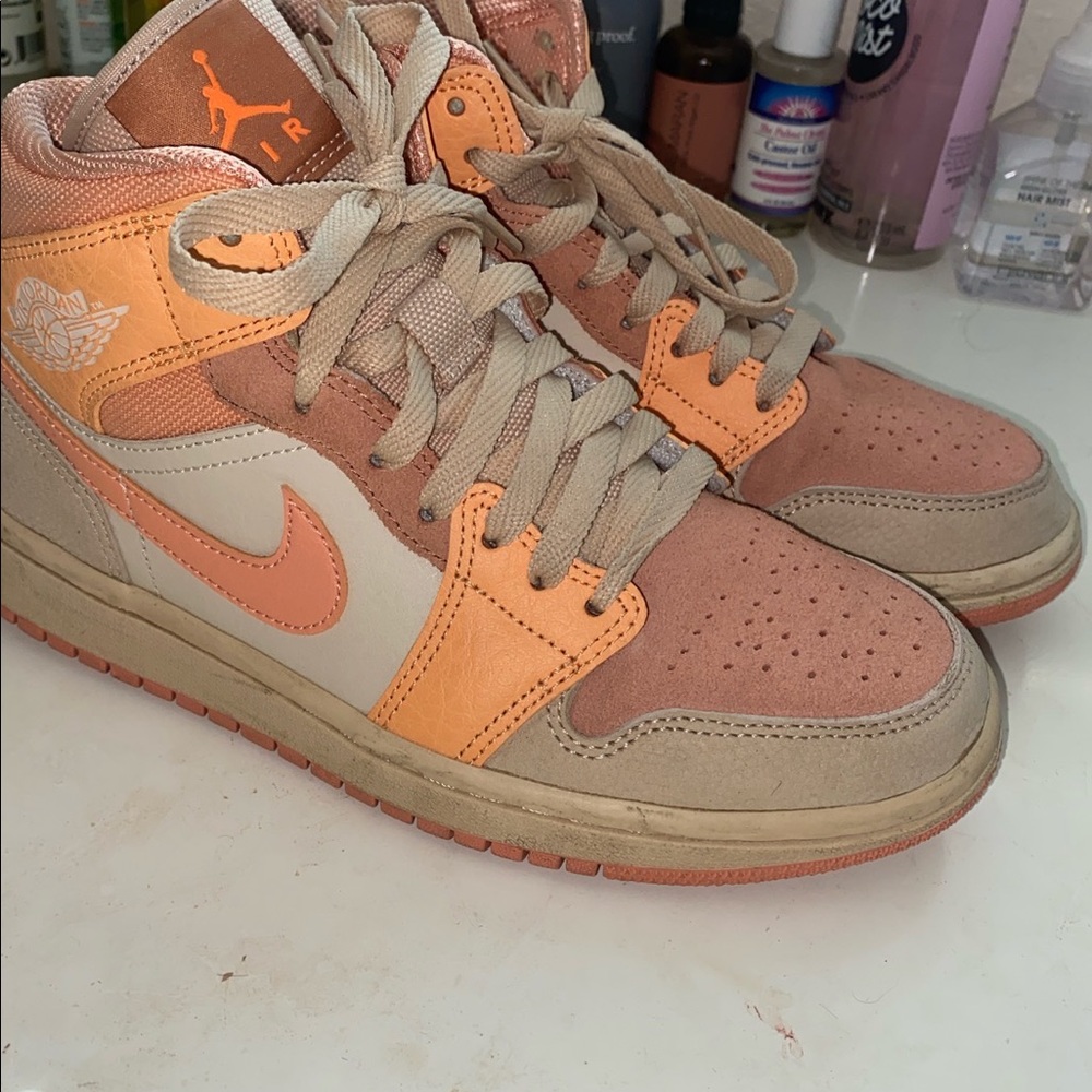 jordan 1 “apricot orange” comes with box